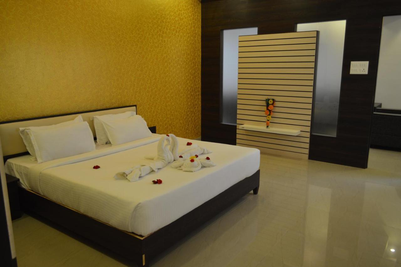 Hotel Ambai Grand Ambasamudram Bagian luar foto