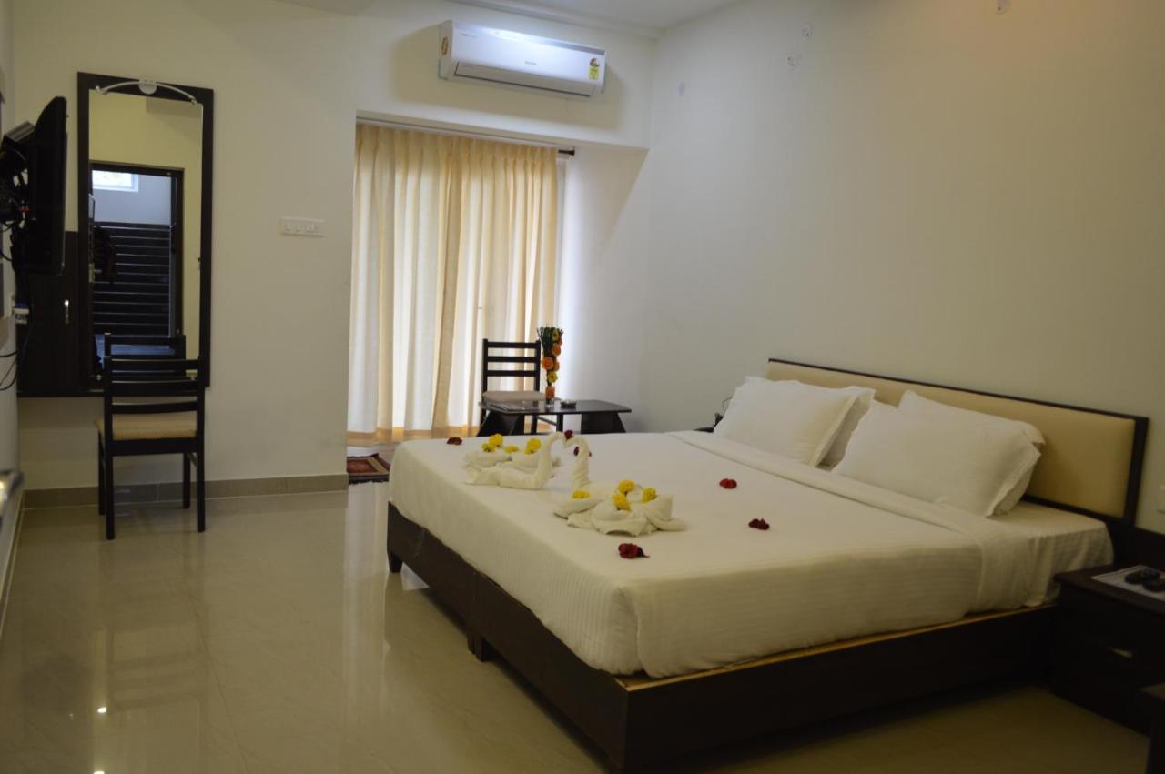 Hotel Ambai Grand Ambasamudram Bagian luar foto