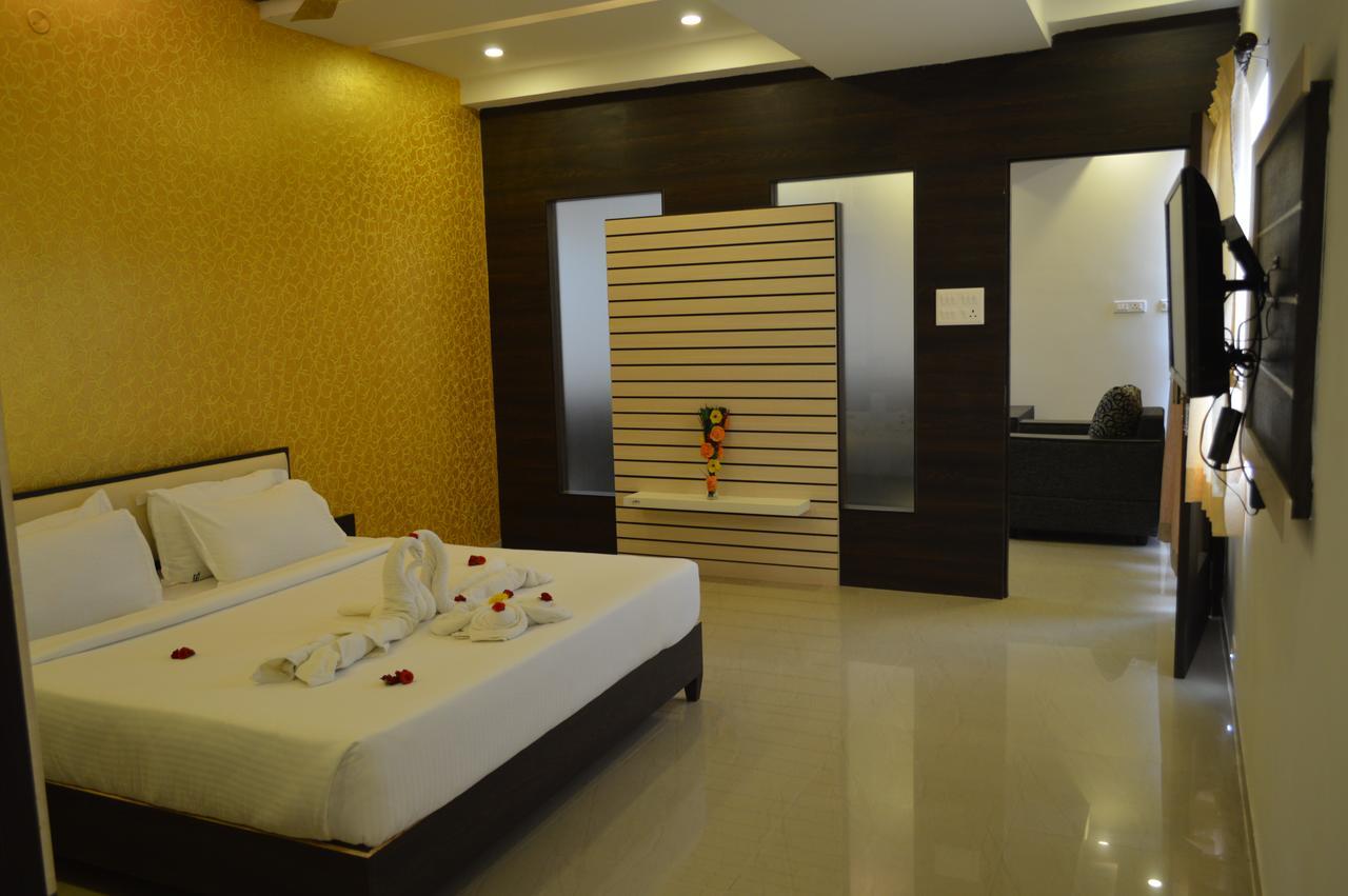 Hotel Ambai Grand Ambasamudram Bagian luar foto