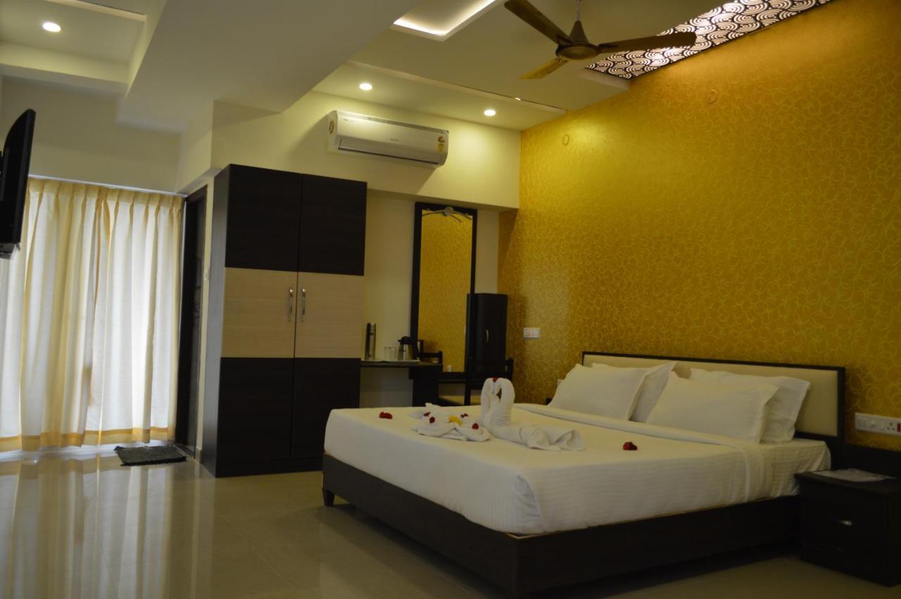Hotel Ambai Grand Ambasamudram Bagian luar foto