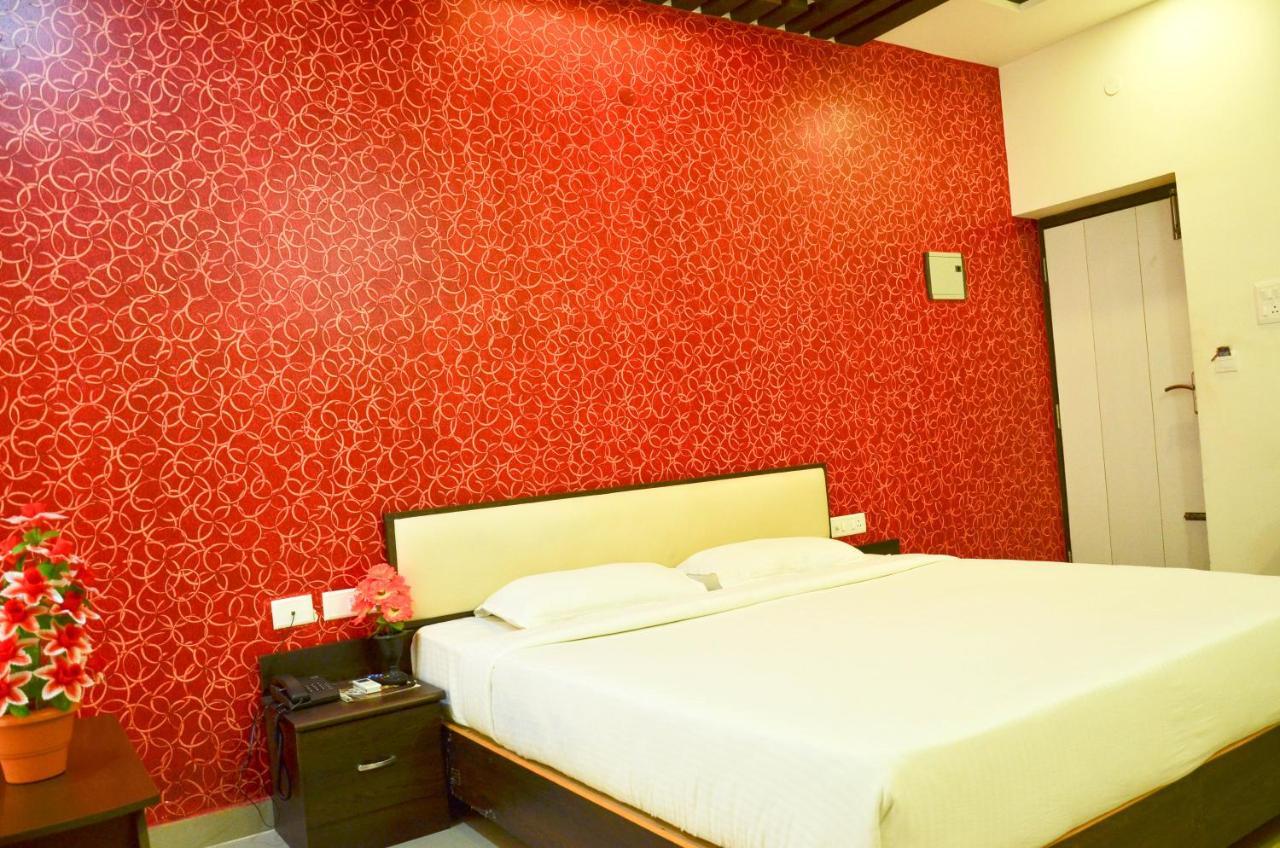 Hotel Ambai Grand Ambasamudram Bagian luar foto