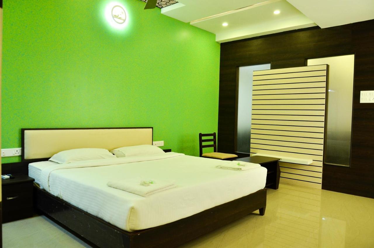 Hotel Ambai Grand Ambasamudram Bagian luar foto
