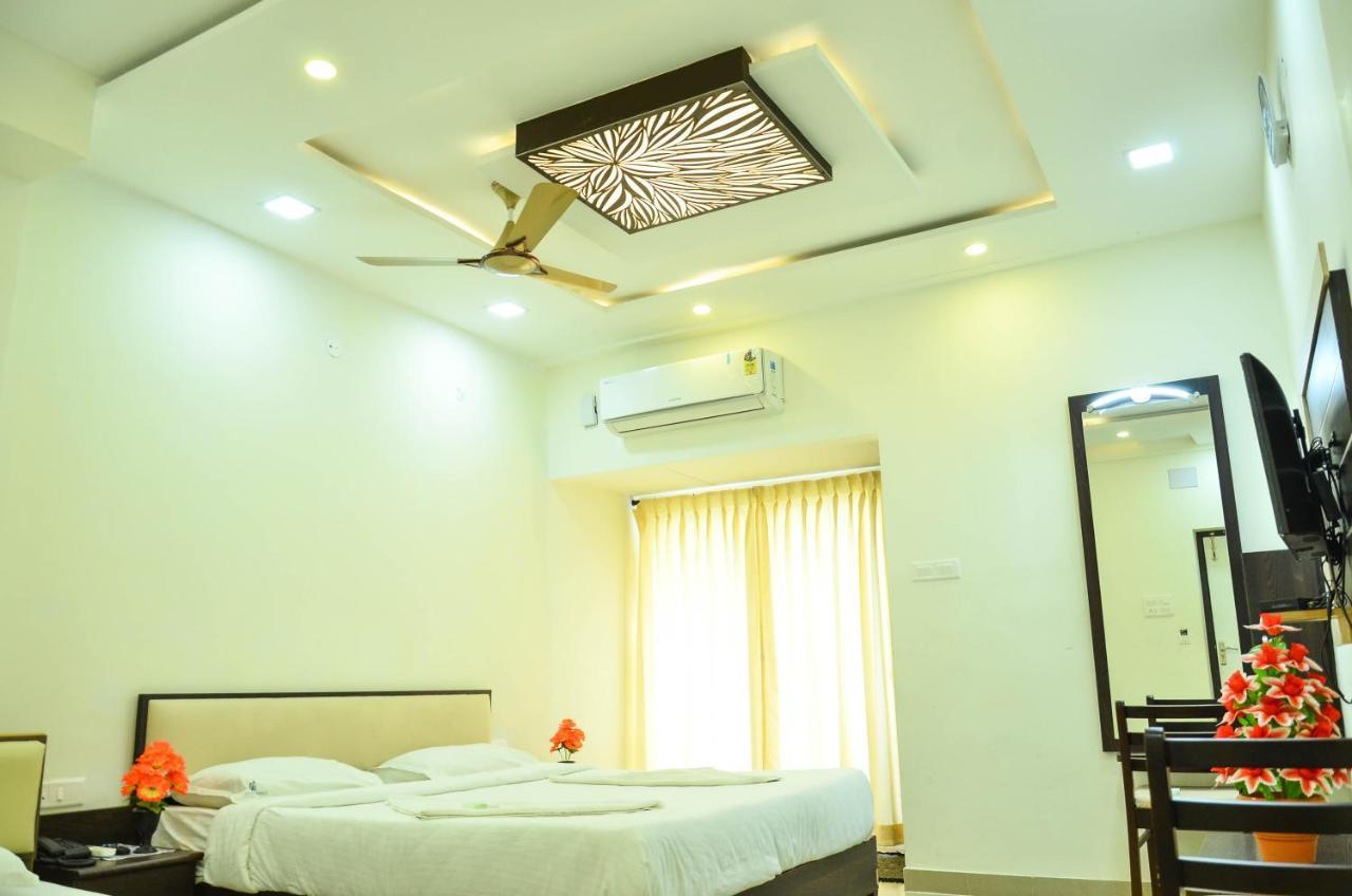 Hotel Ambai Grand Ambasamudram Bagian luar foto