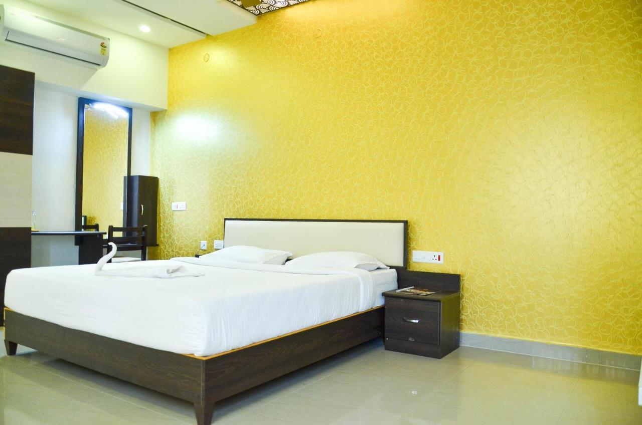 Hotel Ambai Grand Ambasamudram Bagian luar foto