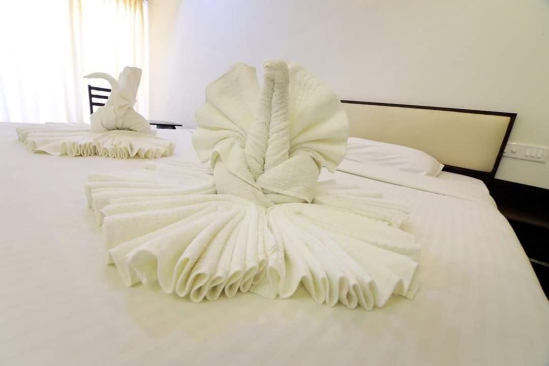 Hotel Ambai Grand Ambasamudram Bagian luar foto