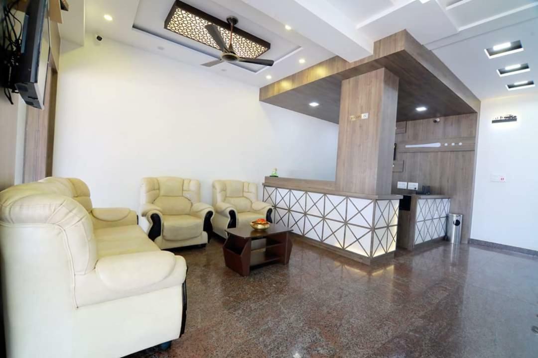 Hotel Ambai Grand Ambasamudram Bagian luar foto