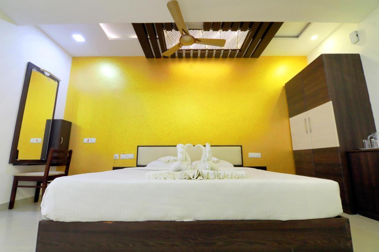 Hotel Ambai Grand Ambasamudram Bagian luar foto