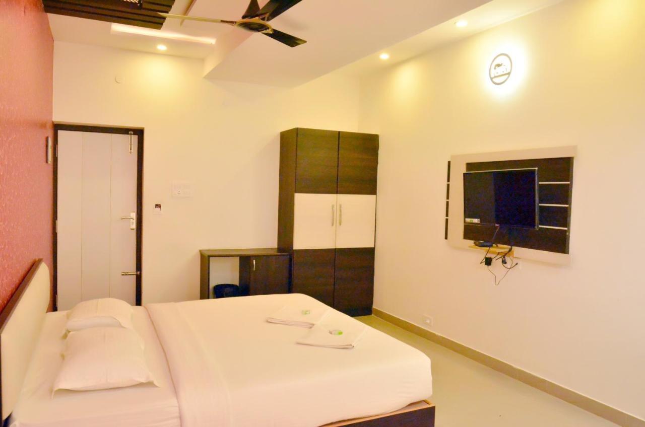 Hotel Ambai Grand Ambasamudram Bagian luar foto