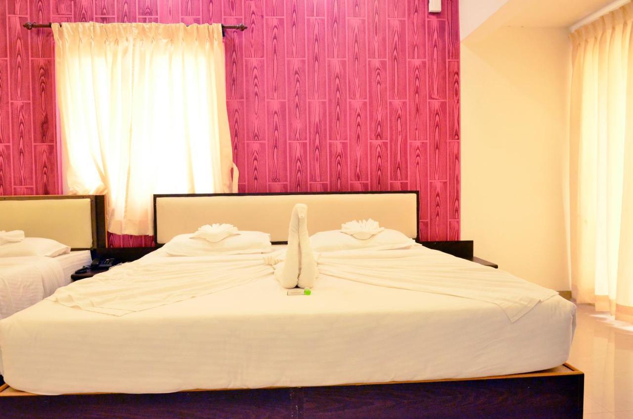 Hotel Ambai Grand Ambasamudram Bagian luar foto