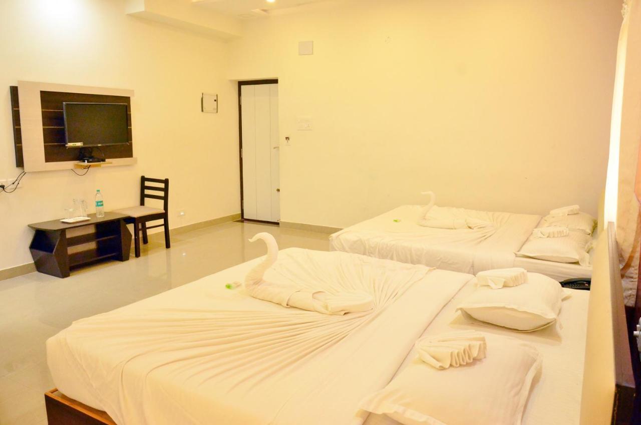 Hotel Ambai Grand Ambasamudram Bagian luar foto