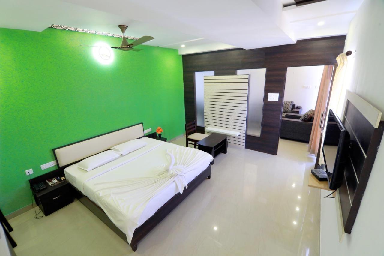 Hotel Ambai Grand Ambasamudram Bagian luar foto